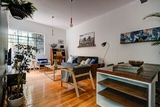 オールド スクール アパートメント、Mr.W