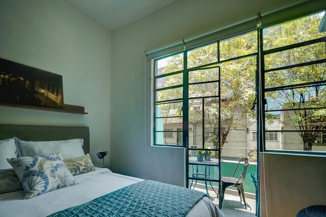 オールド スクール アパートメント、Mr.W