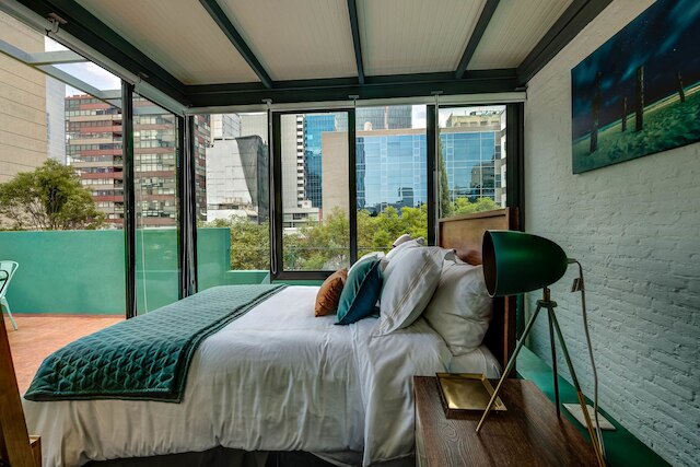 バーズ ビュー PH、Mr.W