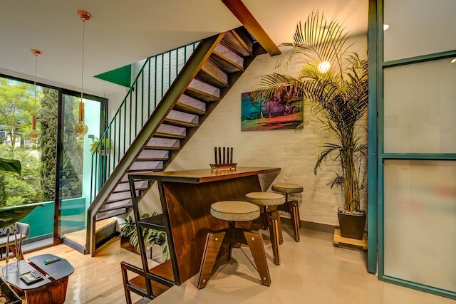 バーズ ビュー PH、Mr.W