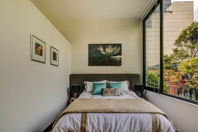 バーズ ビュー PH、Mr.W