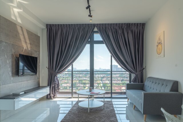 OYO ホーム 43995 プレミアム、ベッドルーム 3 室、1 テブラウ