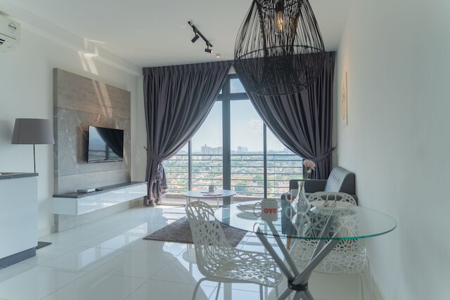 OYO ホーム 43995 プレミアム、ベッドルーム 3 室、1 テブラウ