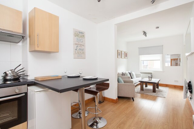 2 つの素晴らしいロケーションのベーシックアパートメント