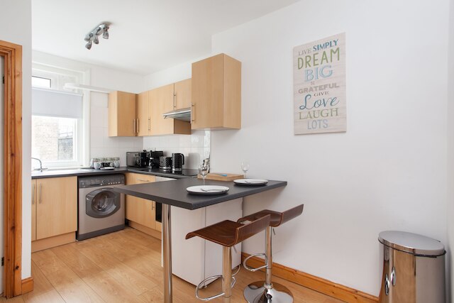 2 つの素晴らしいロケーションのベーシックアパートメント