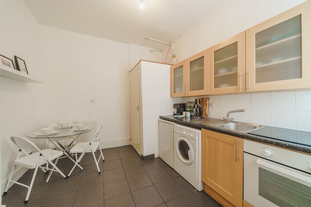 ラージ スタジオ ソーホー& チャーリング クロス ロード