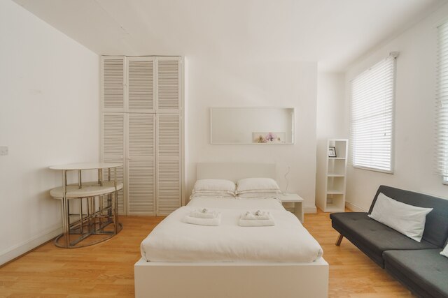 ラージ スタジオ ソーホー& チャーリング クロス ロード