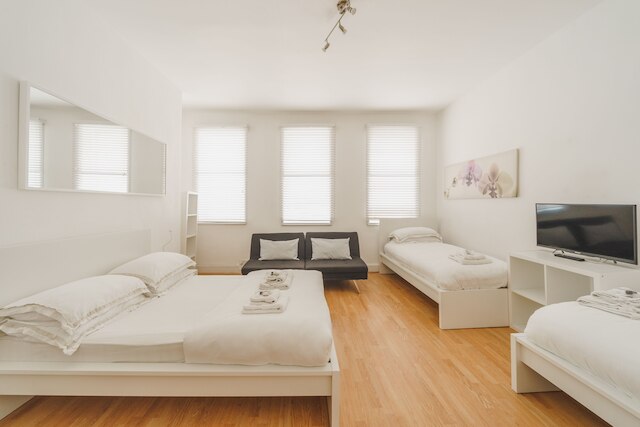 ラージ スタジオ ソーホー& チャーリング クロス ロード