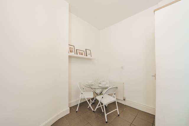 ラージ スタジオ ソーホー& チャーリング クロス ロード