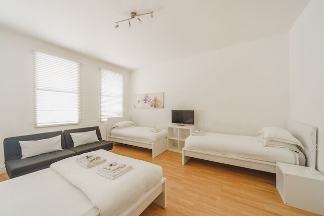 ラージ スタジオ ソーホー& チャーリング クロス ロード