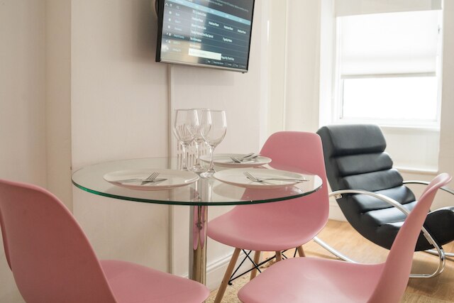 スペーシャス スタジオ アパートメント ソーホー スクエア