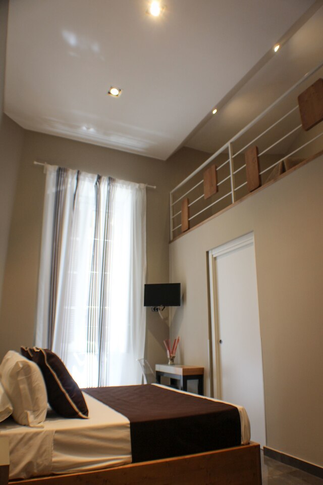 ビー イタリアン フラット ピアッツァ ボヴィオ 22