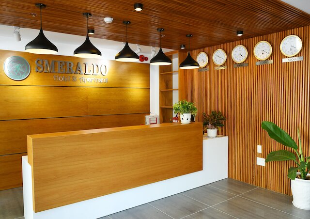 スメラルド ホテル & アパートメント