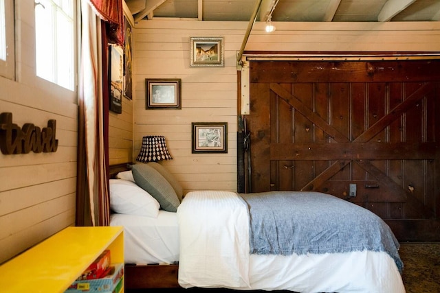 カーサ デ ヘンリチ & ザ デン スペーシャス バックヤード