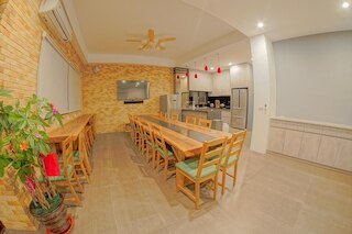 トラベラーズ ホステル