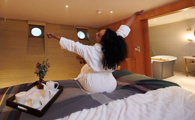 フィンガル - ラグジュアリー フローティング ホテル