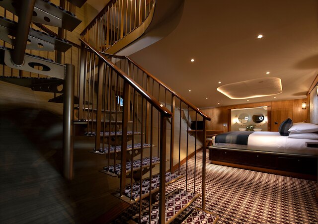 フィンガル - ラグジュアリー フローティング ホテル