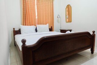 アットホームでヴィンテージスタイルのベッドルーム 2 室 @ スディルマン パーク アパートメント