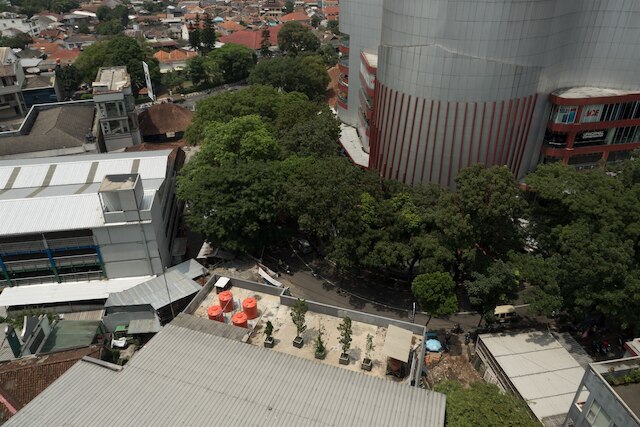 ストラテジック スタジオ アパートメント、タマンサリ ラ グランデ、BIP 近く