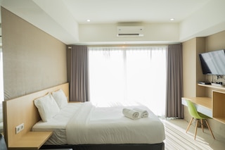 ストラテジック スタジオ アパートメント、タマンサリ ラ グランデ、BIP 近く