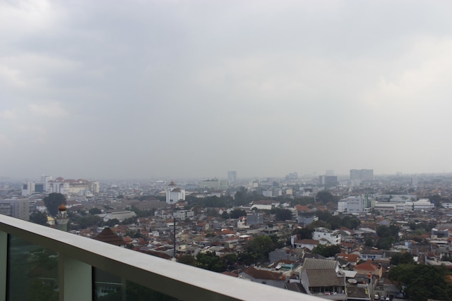 ストラテジック スタジオ ルーム タマンサリ ラ グランデ アパートメント