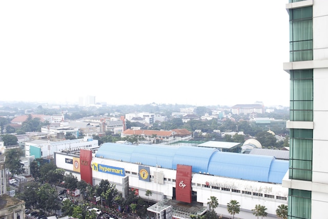 ストラテジック スタジオ ルーム タマンサリ ラ グランデ アパートメント