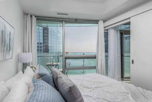 エレガント コンド ウィズ スタンニング レイク & ビューズ