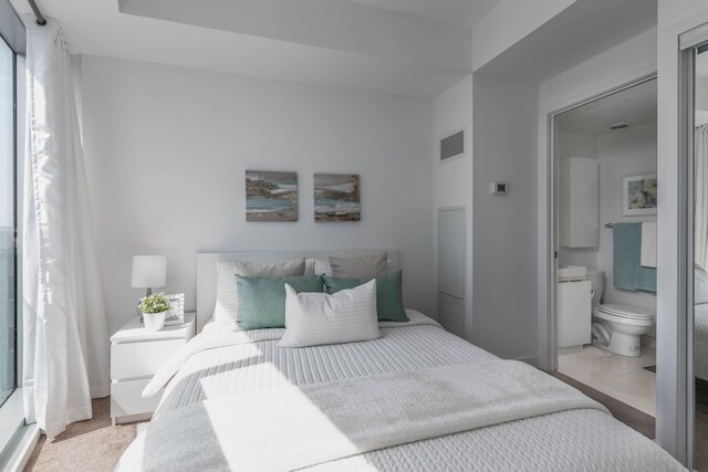 エレガント コンド ウィズ スタンニング レイク & ビューズ