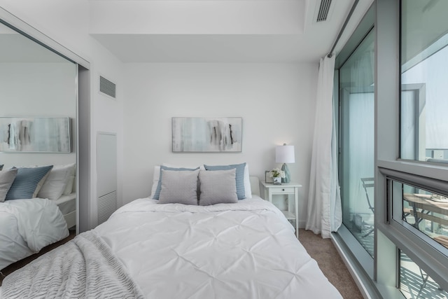 エレガント コンド ウィズ スタンニング レイク & ビューズ