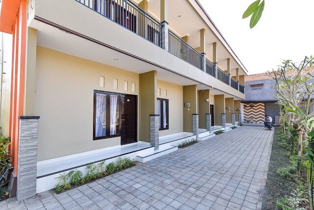 レッドドアーズ プラス ニア ジャラン イマム ボンジョル デンパサール