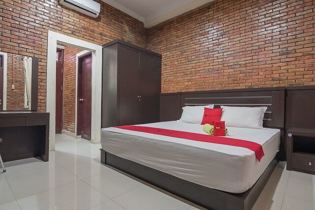 レッドドアーズ プラス ニア ケンブリッジ シティ スクエア 2