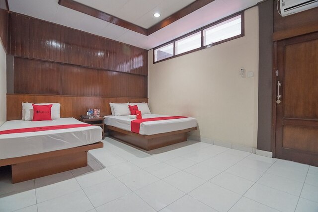 レッドドアーズ プラス ニア ミュージアム ジオロジ バンドン