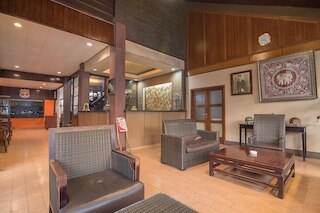 レッドドアーズ プラス ニア ミュージアム ジオロジ バンドン