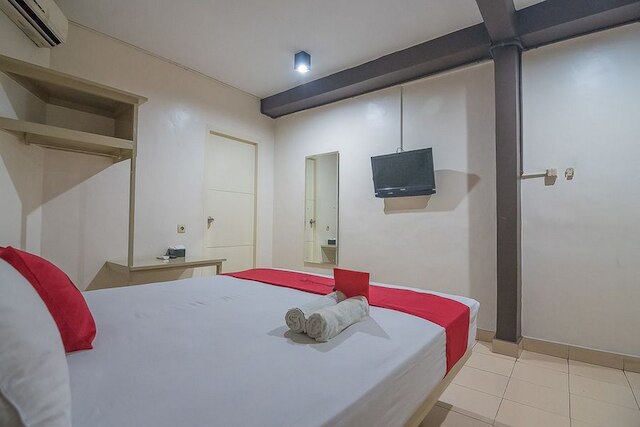 レッドドアーズ プラス ニア ミュージアム ジオロジ バンドン