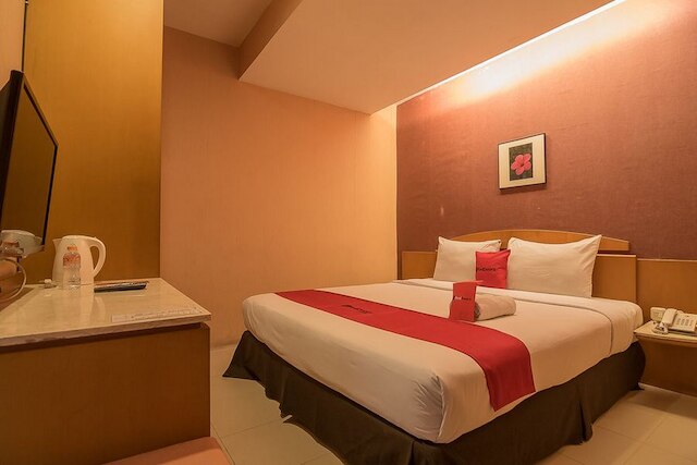 レッドドアーズ プラス アット チパガンティ ストリート 3