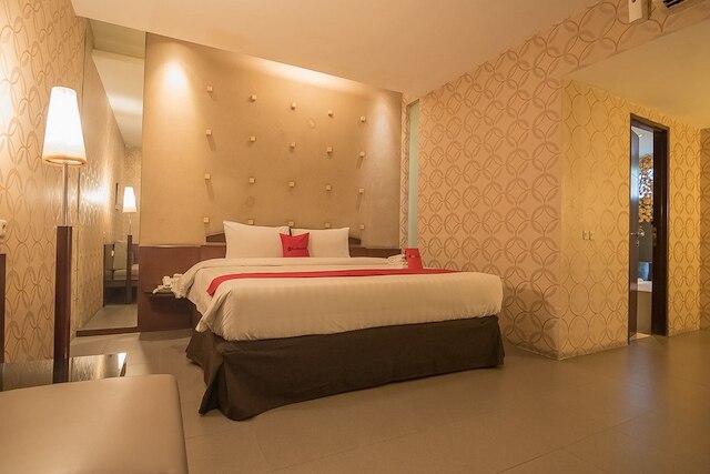 レッドドアーズ プラス アット チパガンティ ストリート 3