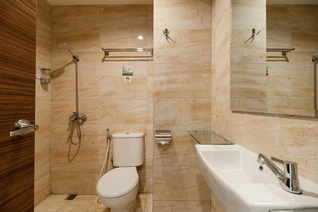 レッドドアーズ プラス ニア リッポー モール ケマン 2