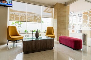 レッドドアーズ プラス ニア リッポー モール ケマン 2