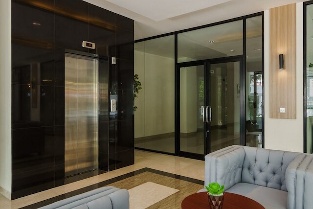 レジデンスィズ バイ レッドドアーズ アット グントゥル ラヤ セティアブディ