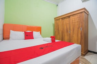 レッドドアーズ ニア エグジット トール パスツール 3