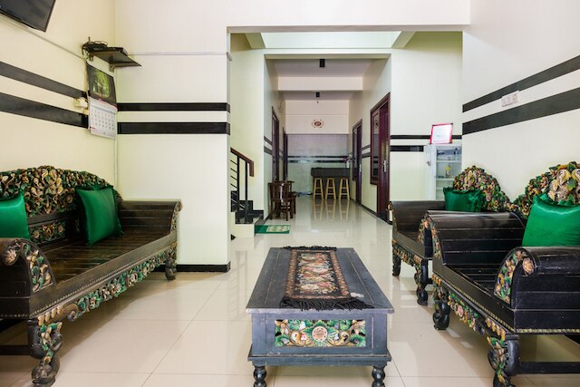 レッドドアーズ シャリアー アット ケティンタン スラバヤ