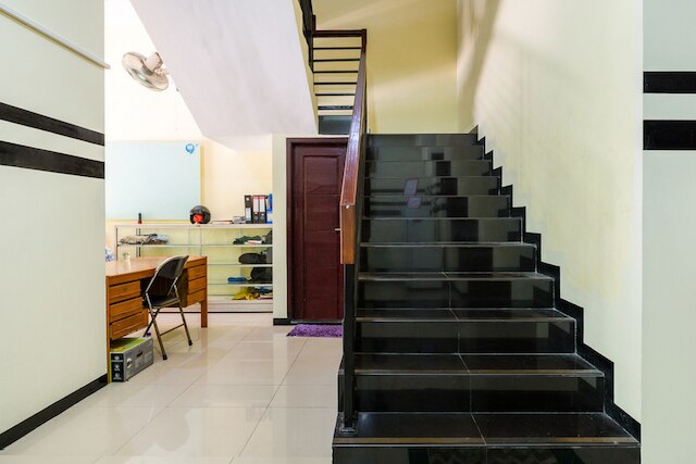 レッドドアーズ シャリアー アット ケティンタン スラバヤ