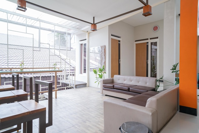 レッドドアーズ シャリアー ニア トランスマート MX マラン