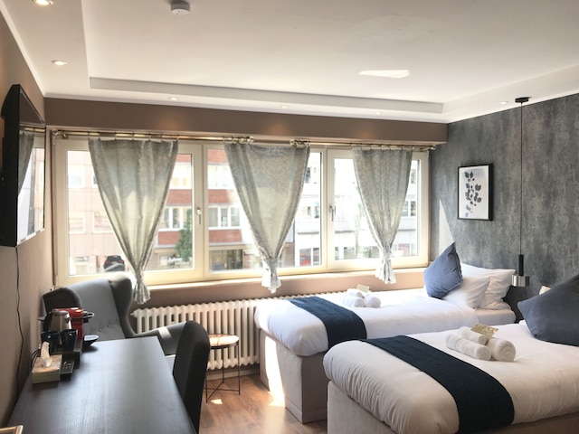 マイクのフォー - ホステル