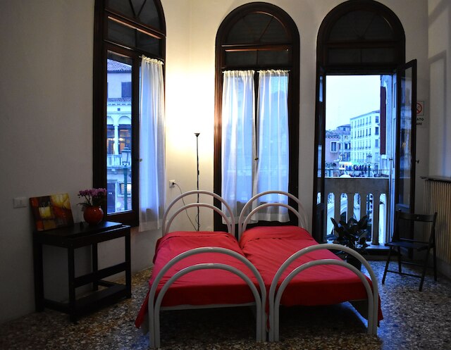 ベニスラグジュアリー