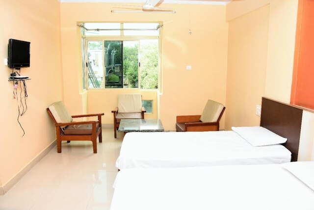 ホテル スルヤ レジデンシー マジェスティック