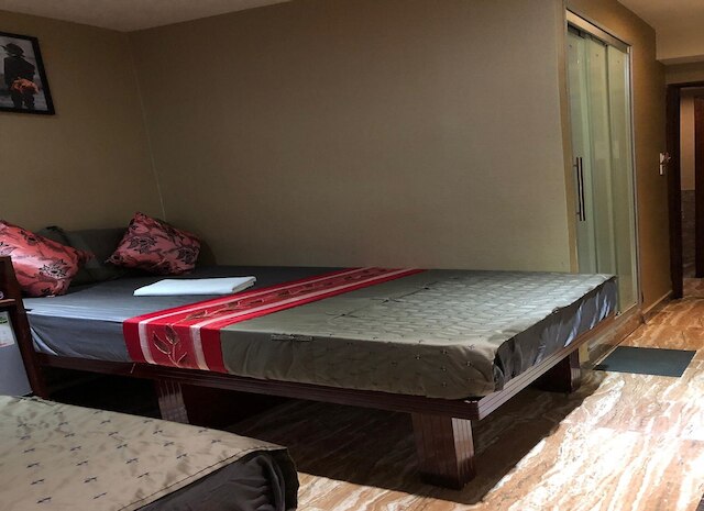 リッチ ホステル (富裕賓館)