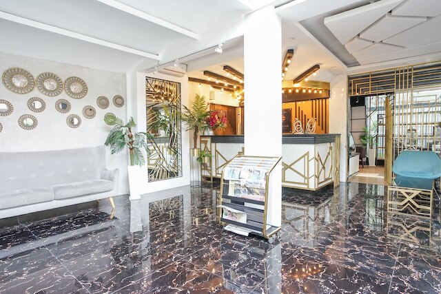 ホテル サブリナ マカッサル