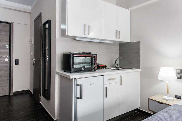 アテニアン ダウンタウン スタジオズ バイ リビン ウルバン