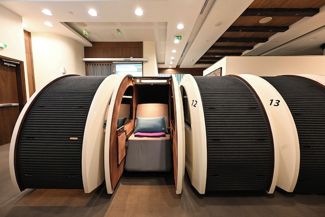 スリープオーバー ターミナル 3, コンコース A – フォーマリー スリープ ‘n フライ